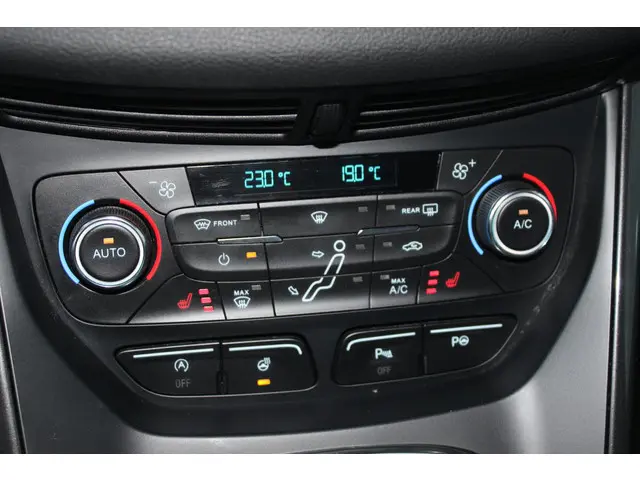 Ford C-MAX 1.0 Titanium 2018 Benzine 18