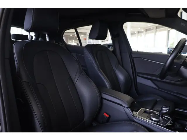 BMW 1 Serie 5-deurs 120i 2021 Benzine 8