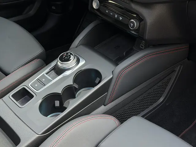 Ford Kuga 2.5 PHEV ST-Line X 2025 Hybride Benzine 32