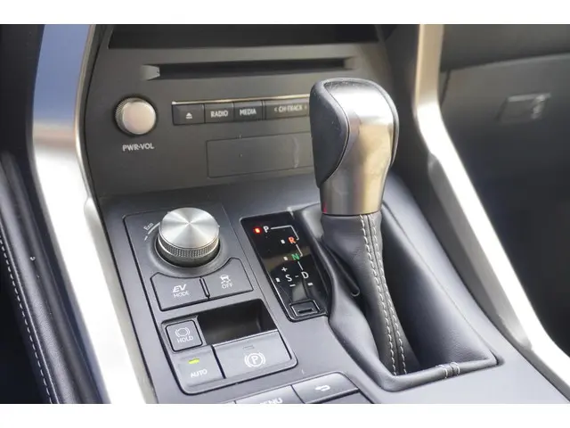 Lexus NX 300h AWD 2018 Hybride Benzine 29