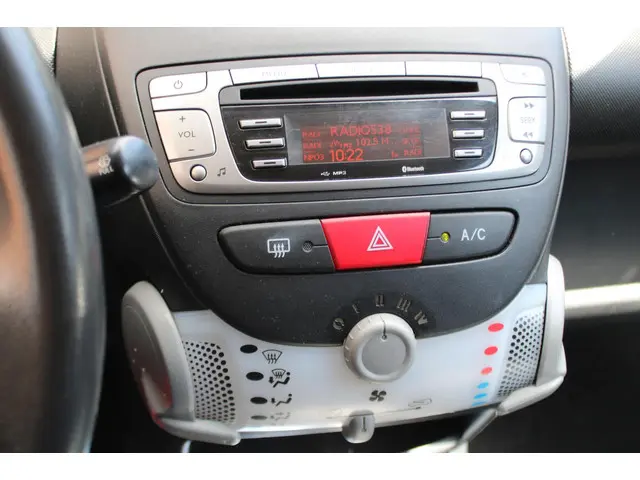 Peugeot 107 1.0 Première Automaat 2012 Benzine 19