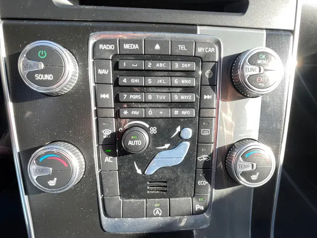 Volvo V60 1.5 T3 Nordic+ R-DESIGN AUTOMAAT 2017 Benzine 34