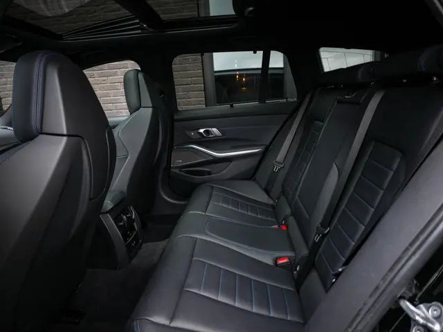BMW 3 Serie Touring 330e 2022 Hybride Benzine 43