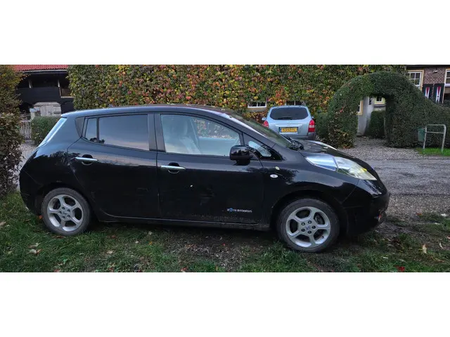 Nissan Leaf Base 24 kWh Xenon Navi 2012 Elektrisch 5