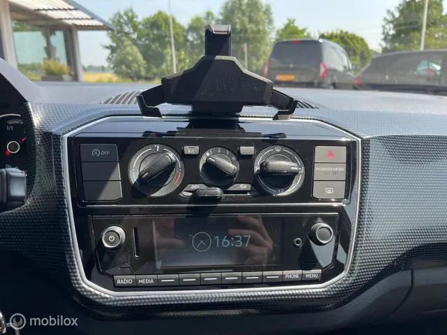 Volkswagen up! 3