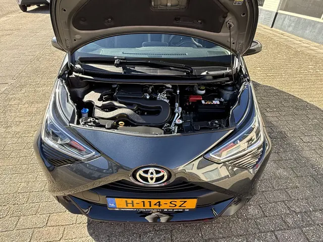 Toyota Aygo 1.0 VVT-i x-play 2020 Benzine 6