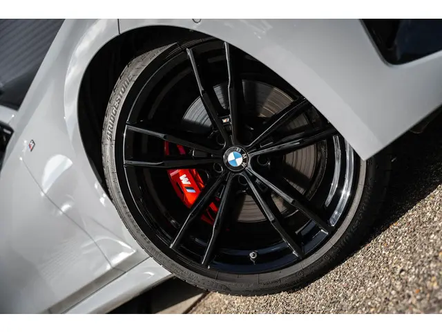 BMW 3 Serie Touring 320i High Executive 2023 Benzine 18