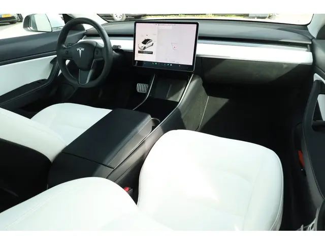 Tesla Model 3 Performance AWD 75 kWh 2019 Elektrisch 29