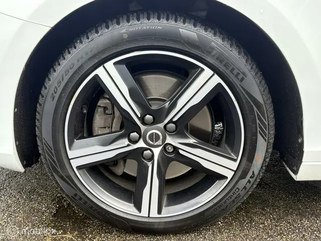 Volvo V40 2.0 D2 Nordic+ 2018 Diesel 13