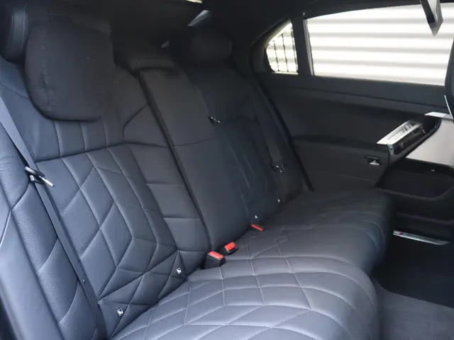 BMW 7 Serie 750e xDrive 2025 Hybride Benzine 10