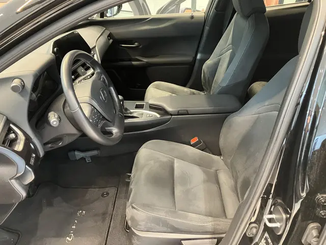 Lexus UX 250h Business Line 2023 Hybride Benzine 12