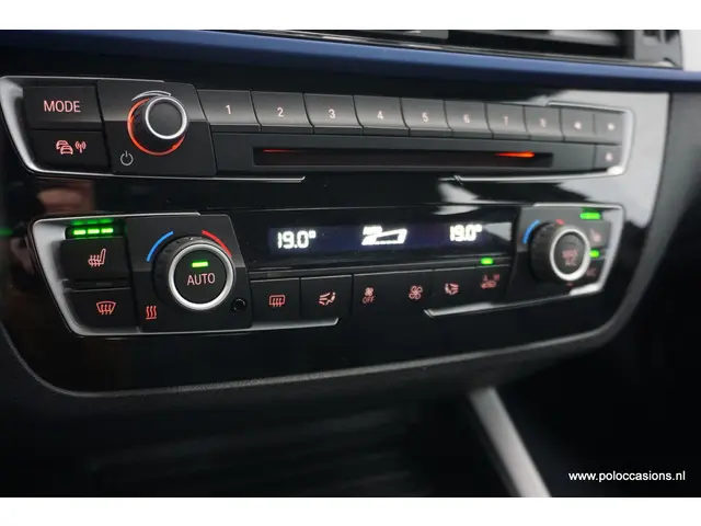 BMW 1 Serie 118i 2018 Benzine 13