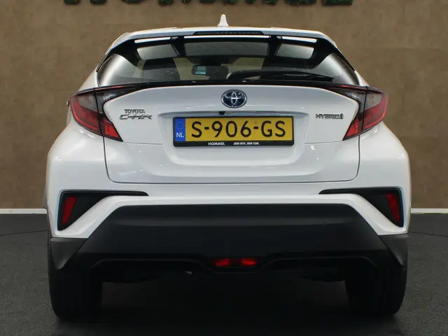 Toyota C-HR 1.8 Hybrid Dynamic 2023 Hybride Benzine 13