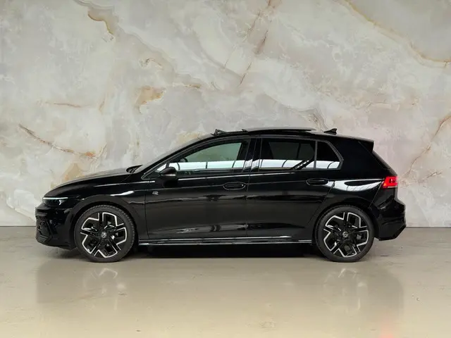 Volkswagen Golf 1.5 eTSI R line / Pano / H&K / 2025 Benzine 9