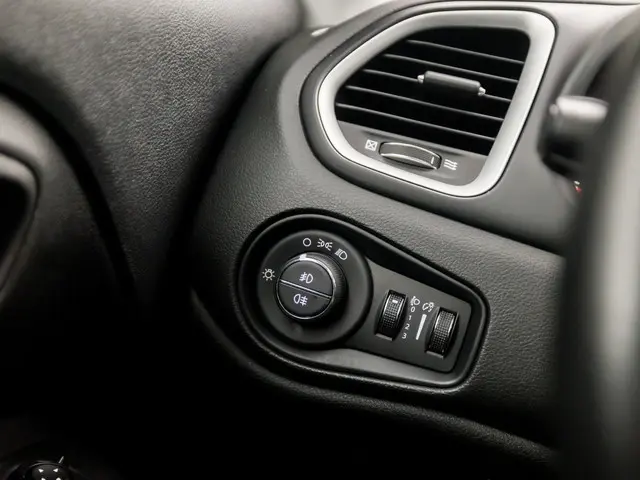 Jeep Renegade 1.4 MultiAir Longitude 2016 Benzine 23