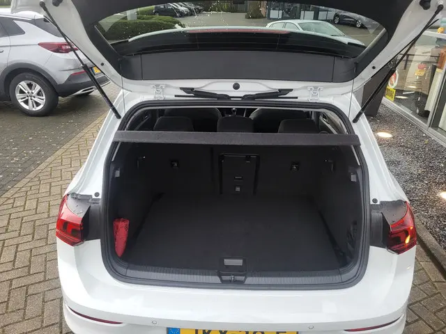 Volkswagen Golf 1.5 TSI Oranje Edition 2025 Benzine 8