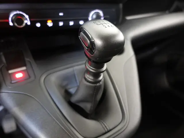 Peugeot Partner 1.5 BlueHDi 100pk L2 2023 Diesel 21