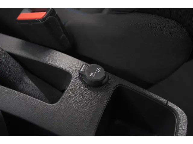 Citroën C3 1.2 Turbo 100pk Plus 2025 Benzine 37