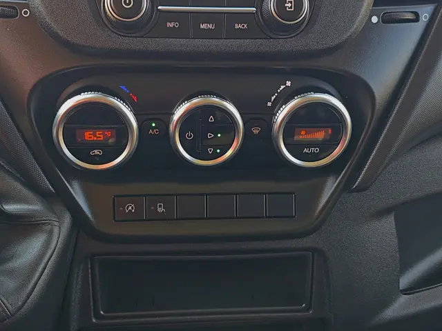 Iveco Daily 35S14V 2.3 352L H2 2022 Diesel 16