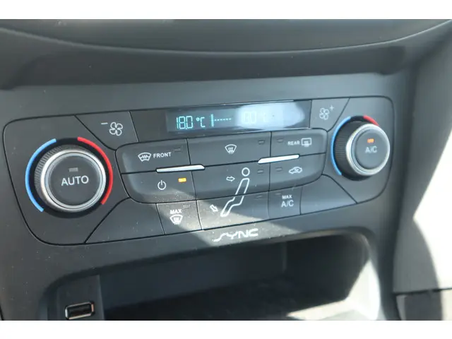 Ford Focus Wagon 1.0 First Edition 2015 Benzine 27