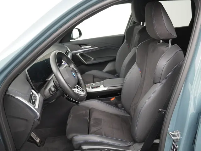 BMW iX1 xDrive30 Launch Edition 67 kWh 2024 Elektrisch 4