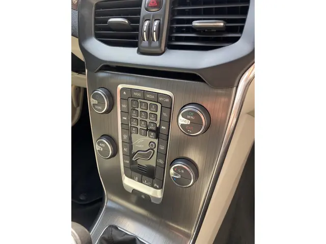 Volvo V40 1.6 T3 Momentum 2012 Benzine 12