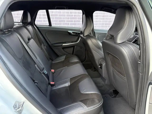 Volvo V60 2.0 T3 R-Design 2017 Benzine 6