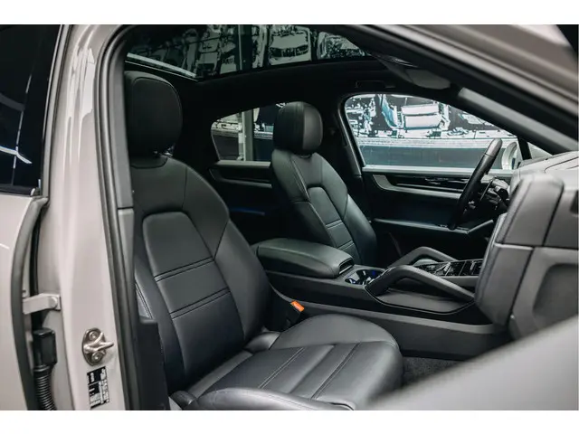 Porsche Cayenne Coupé 3.0 E-Hybrid 2024 Hybride Benzine 23