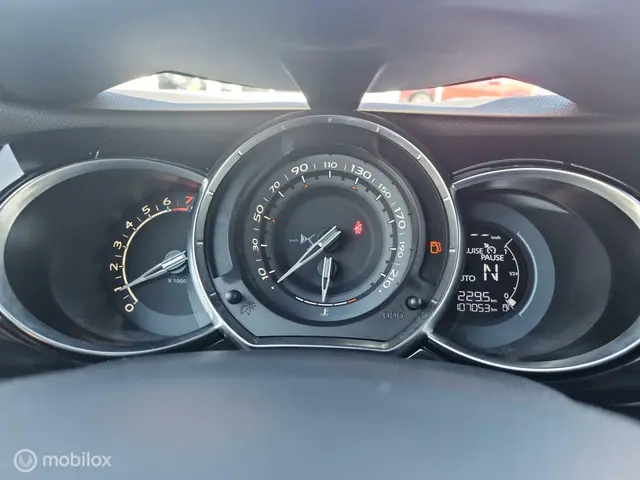 Citroën DS3 1.2 PureTech So Chic 2015 Benzine 30