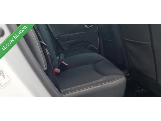 Renault Clio 0.9 TCe Limited LED\KEYLESS/1EiG 2018 Benzine 10