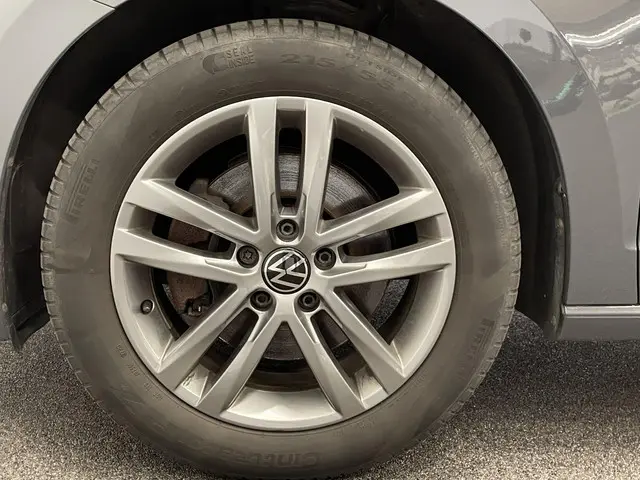 Volkswagen Touran 1.5 TSI DSG Highline 2020 Benzine 3