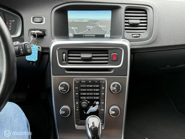 Volvo V60 1.6 T3 Momentum AUTOMAAT, TREKHAAK 2014 Benzine 17