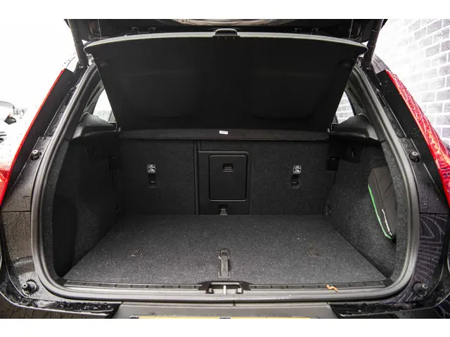 Volvo XC40 2.0 B4 Plus Dark 2024 Benzine 31