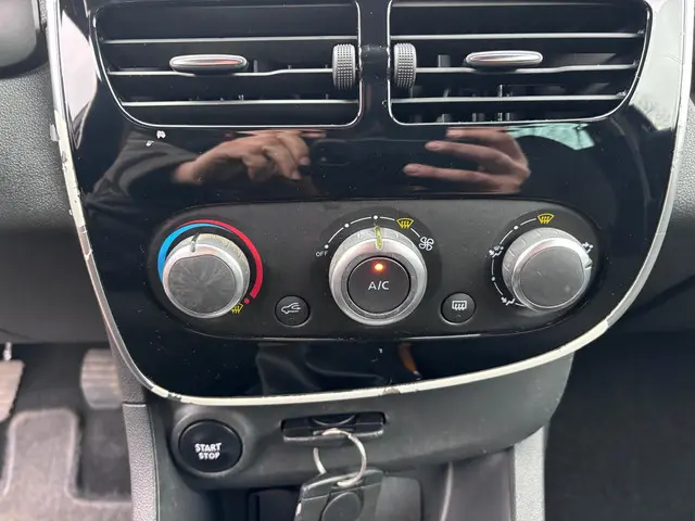 Renault Clio 0.9 TCe Eco2 Limited 2016 Benzine 31