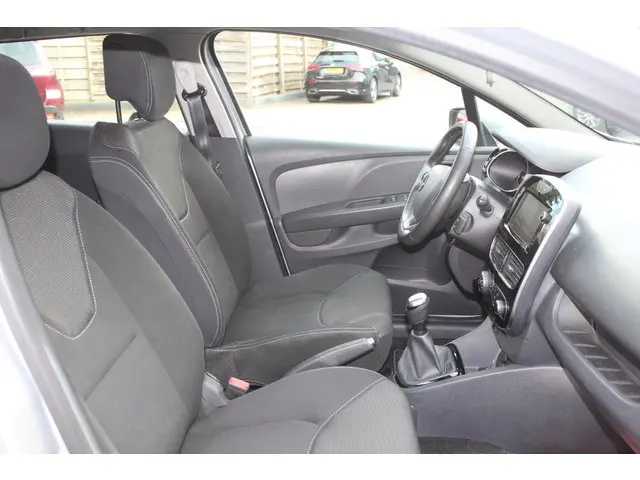 Renault Clio Estate 0.9 TCe Limited 2020 Benzine 9