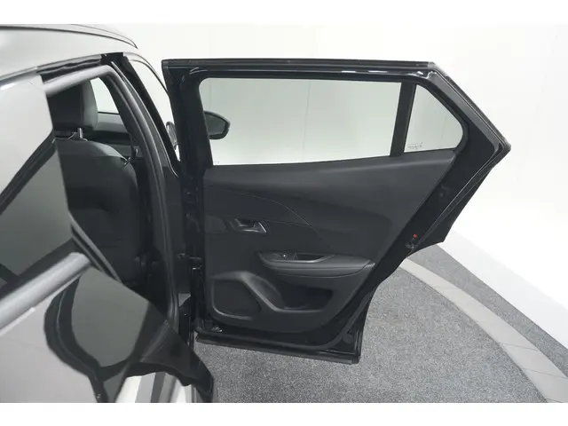 Peugeot 2008 PureTech 130 Allure Pack 2023 Benzine 59