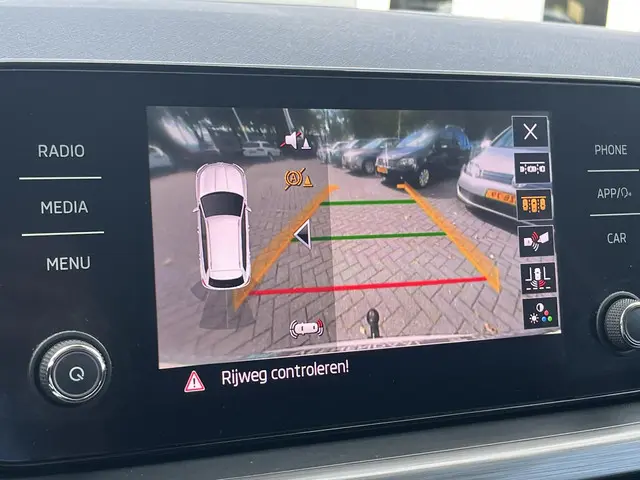 Škoda Kamiq 1.0 TSi DSG Scoutline 2023 Benzine 30