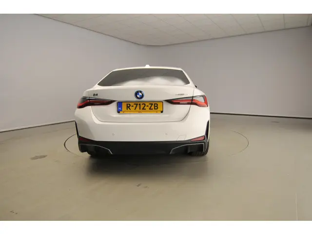 BMW i4 3