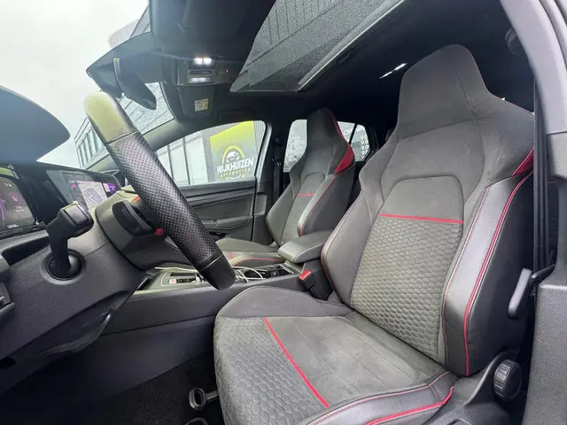 Volkswagen Golf 2.0 TSI 4Motion R 2021 Benzine 11