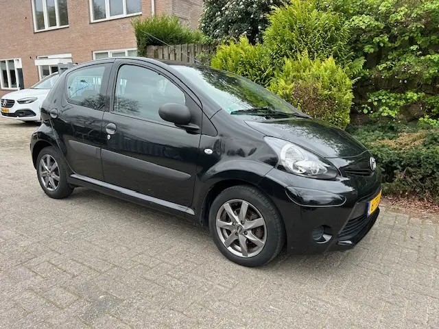 Toyota Aygo 1.0 VVT-i Now 2014 Benzine 9