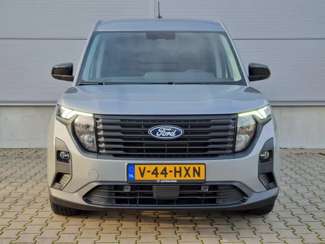 Ford Transit Courier 1.0 EcoBoost Limited 2024 Benzine 11