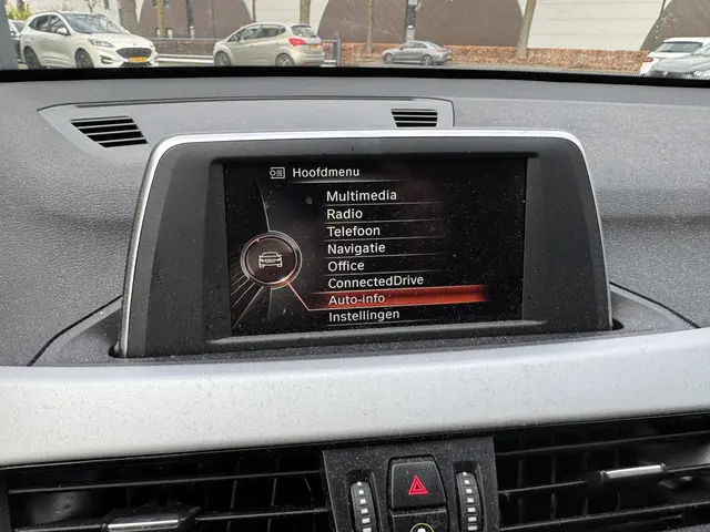 BMW X1 sDrive18i Executive 2018 Benzine 20