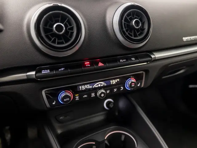 Audi A3 Sportback 1.4 e-tron Sport 2018 Hybride Benzine 9