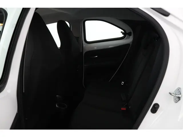 Toyota Aygo X 1.0 VVT-i MT Play 2023 Benzine 17