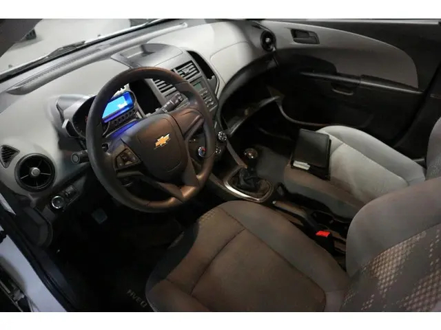 Chevrolet Aveo 1.2 LS / AIRCO / 5 DEURS / WHITE ! ! ! 2013 Benzine 8