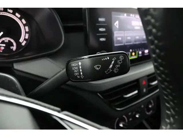 Škoda Kamiq 1.0 TSI 110pk Ambition 2021 Benzine 34