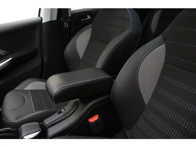 Peugeot 2008 1.2 PureTech Allure 2019 Benzine 19
