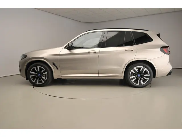 BMW iX3 Executive 80 kWh 2024 Elektrisch 3