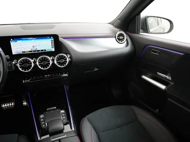 Mercedes-Benz EQA 300 4MATIC AMG Line 2023 Elektrisch 19