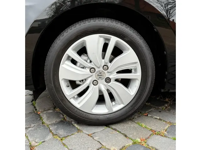 Suzuki Swift 1.0 Stijl Smart Hybrid 2018 Benzine 6